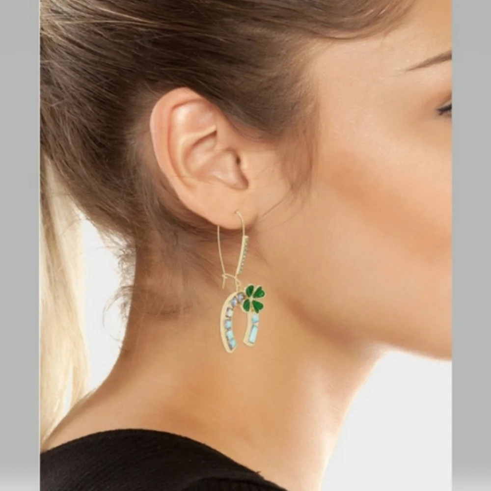 🍀▪️Betsey Johnson▪️ Lucking out HORSESHOE Hook Clover EARRING St Patrick's Day